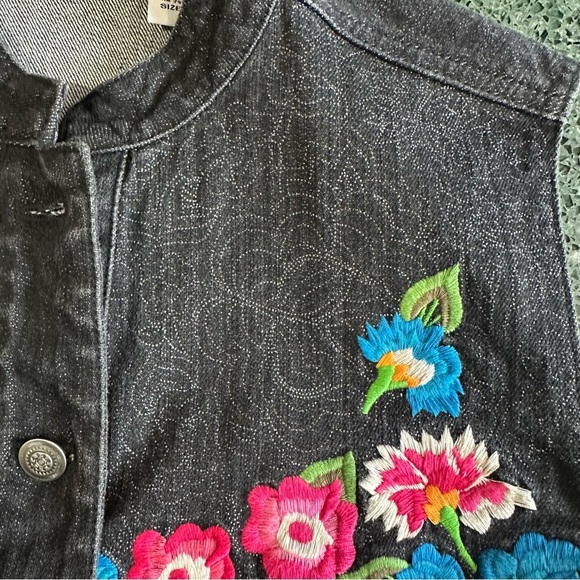 Chico's Platinum Floral Paisley Embroidered Colorful Black Denim Vest Size 1 Med - Picture 6 of 6